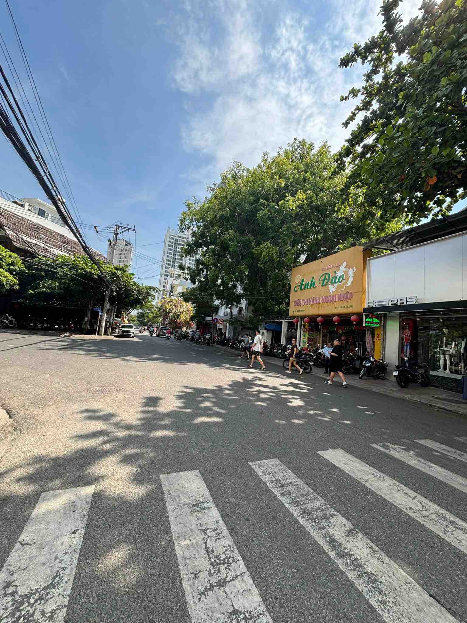 Bán nhà mặt tiền đường Tô Hiến Thành, Nha Trang, trung tâm phố Tây