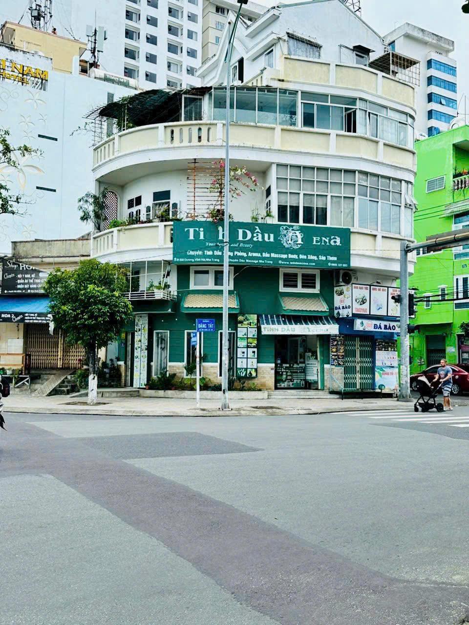 Bán nhà 3 tầng 3 mặt tiền VIEW BIỂN-sát bãi tắm Hòn Chồng, Nha Trang