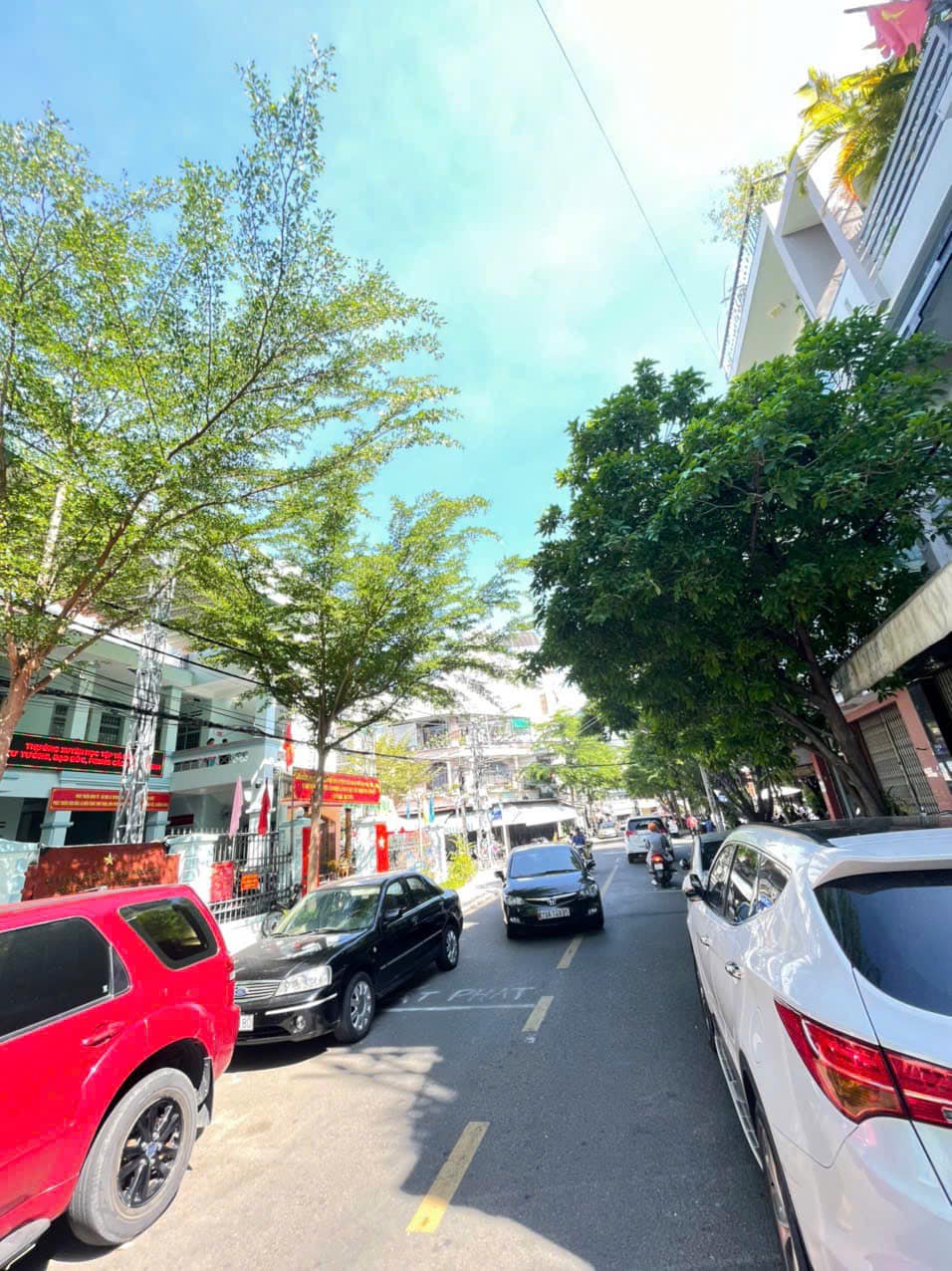 Bán nhà 3 tầng mặt đường Mê Linh giá rẻ 8,2 tỷ