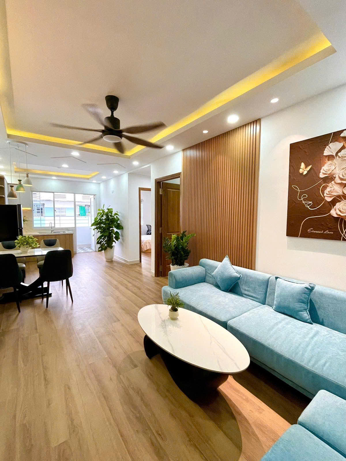 Bán căn hộ CT5- Tầng 7 Vĩnh Điềm Trung. View ban công Đông Nam, cửa chính Tây Bắc thoáng mát cả ngày. Dt 60m2. Giá 2.395 Tỷ
