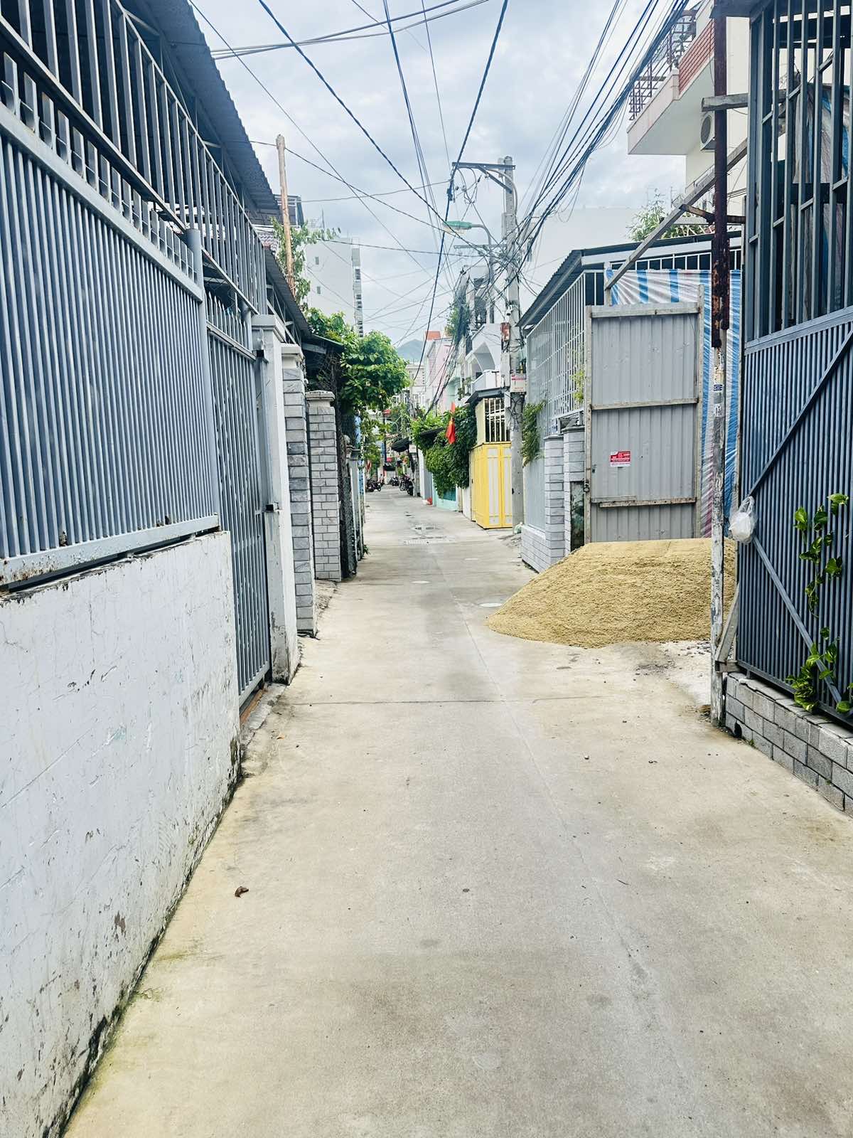 Bán 2 căn liền kề nhà cấp 4 cũ, Thanh Hải (Thanh Nam), Vĩnh Hải. Cách Biển 500m