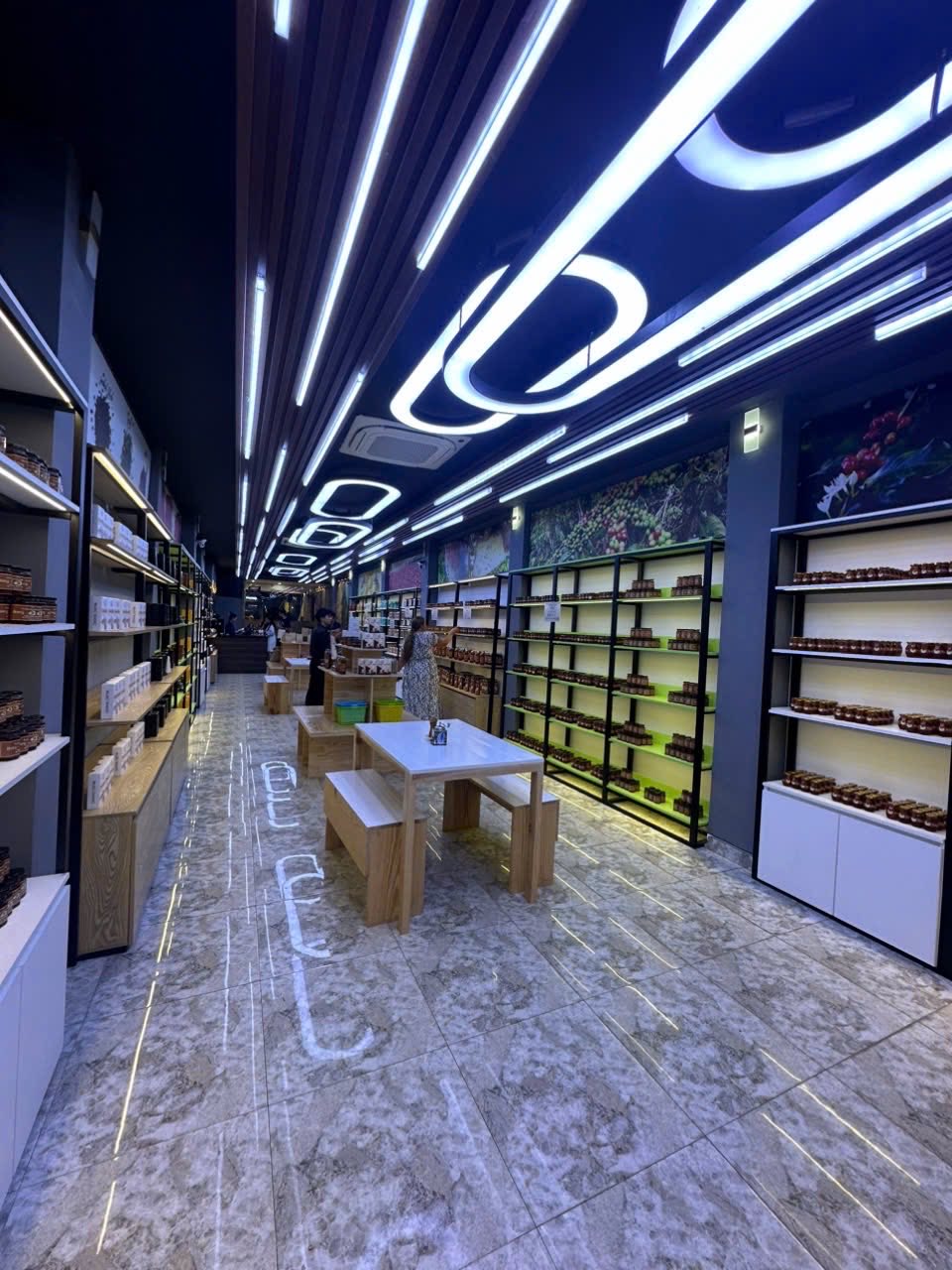 Bán nhà mặt đường Nguyễn Thiện Thuật, Nha Trang, cách Biển 100m