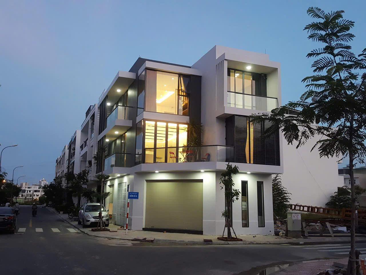 Bán nhà góc 2 mặt tiền full nội thất KĐT Hà Quang 2 - Nha Trang