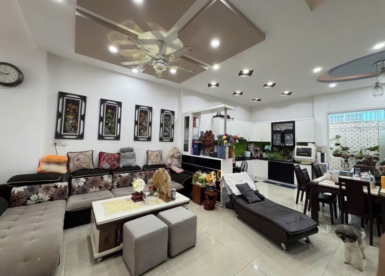 Bán nhà đường B5 KĐT Vĩnh Điềm Trung, Nha Trang, cách Siêu thị Go chỉ 200m