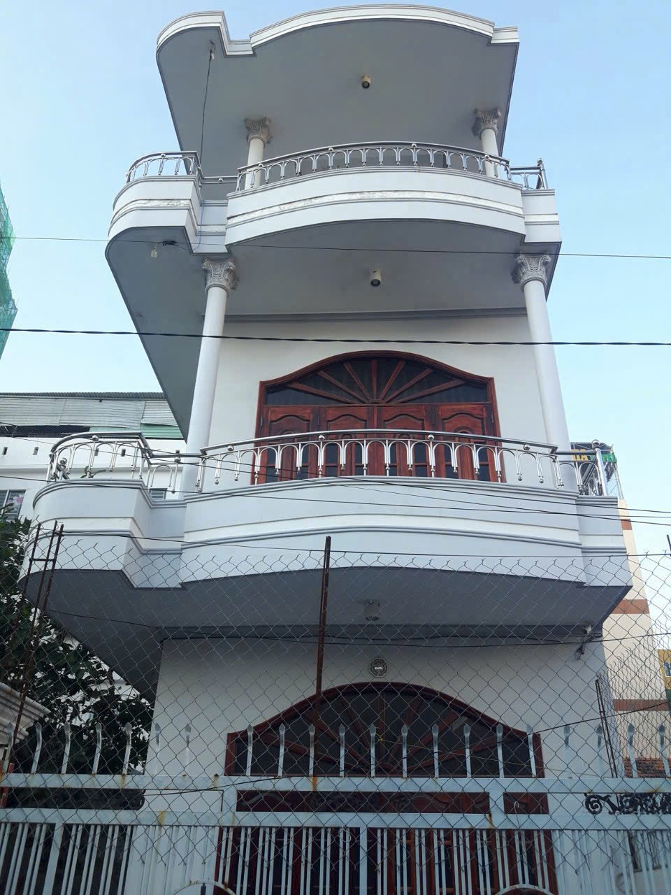 BÁN NHÀ 3,5 TẦNG MẶT ĐƯỜNG NGUYỄN BIỂU B1 – GẦN BÃI TẮM HÒN CHỒNG, NHA TRANG