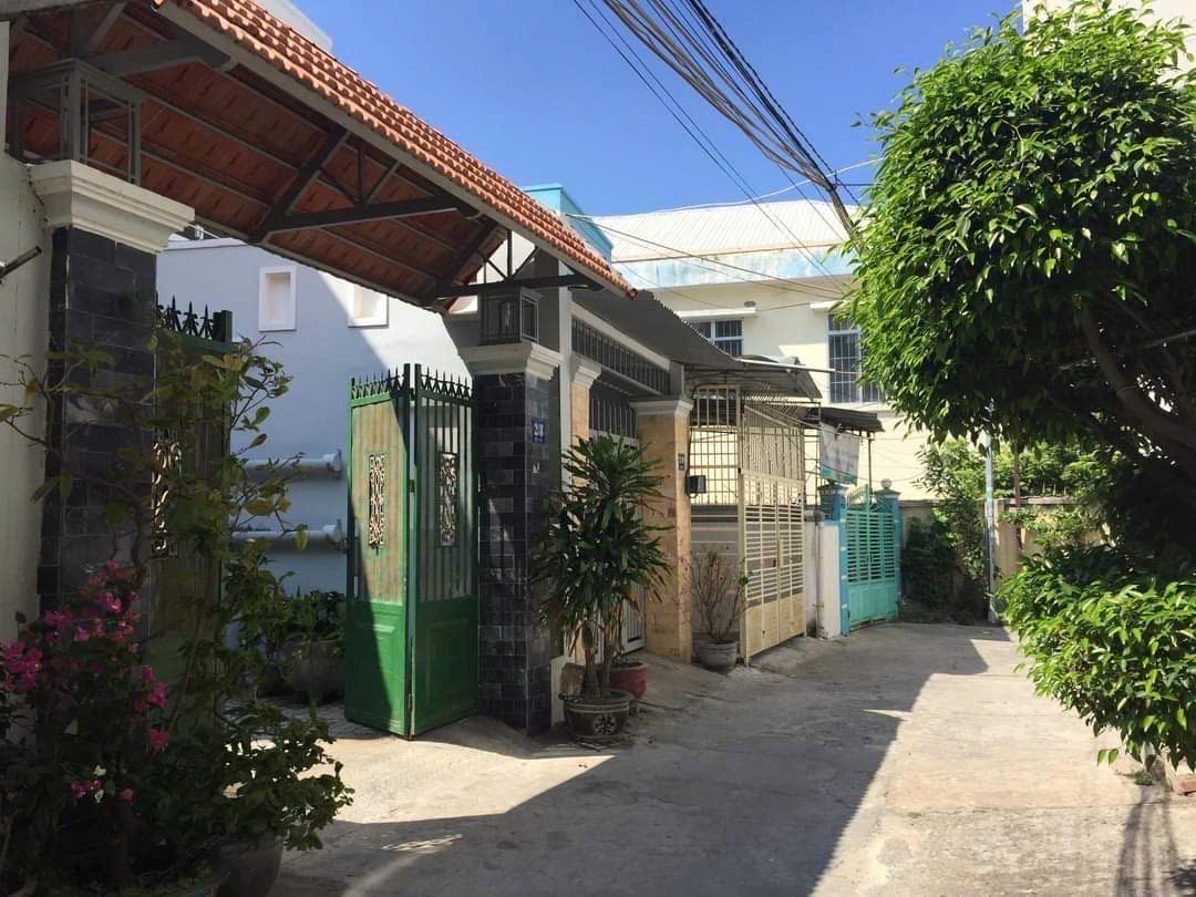 Bán nhà 2 tầng đường Tô Hiệu, Nha Trang, cách Biển 200m