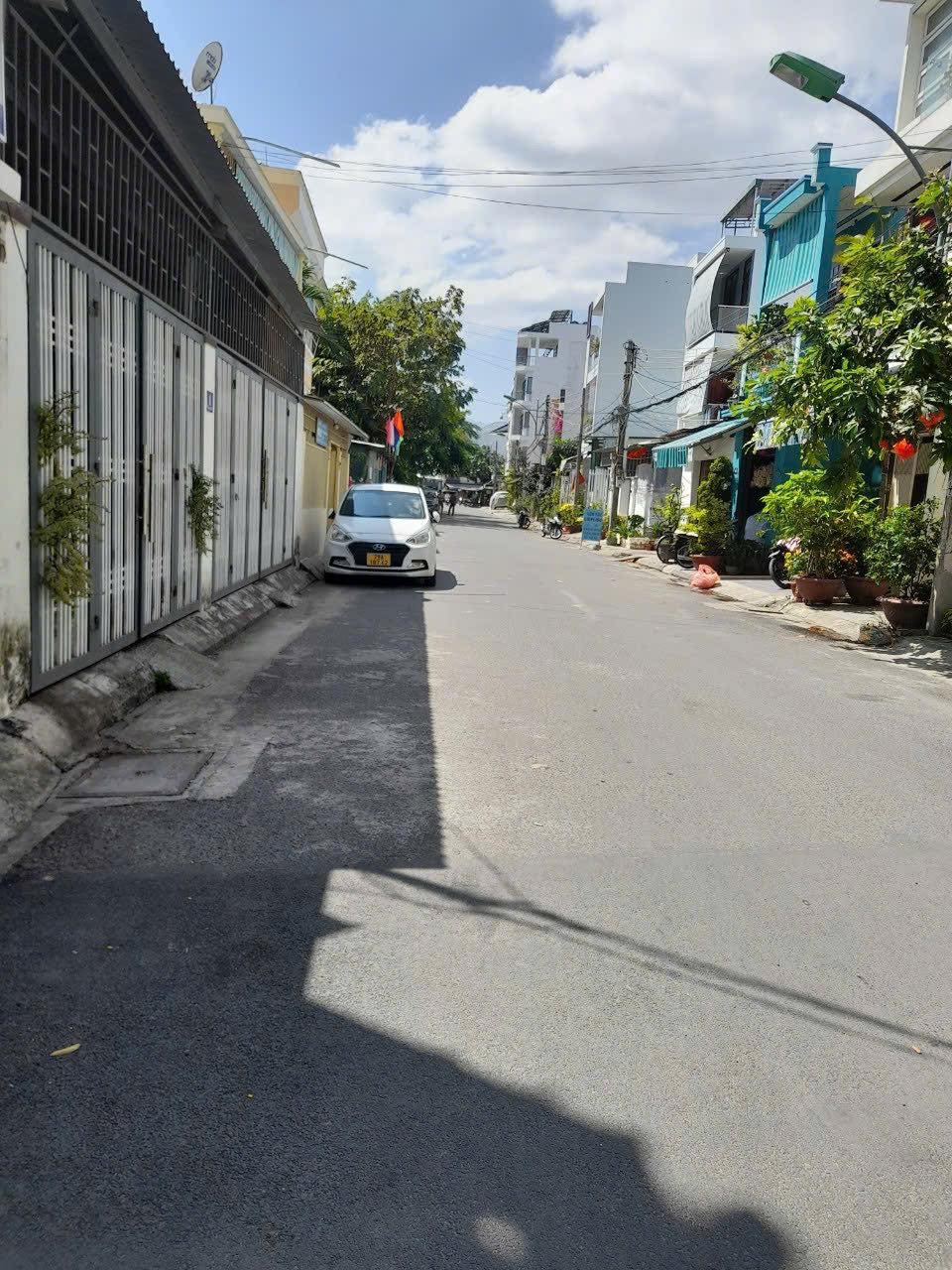 Bán nhà Mặt tiền đường Đoàn Thị Điểm, Nha Trang, cách Biển 300m