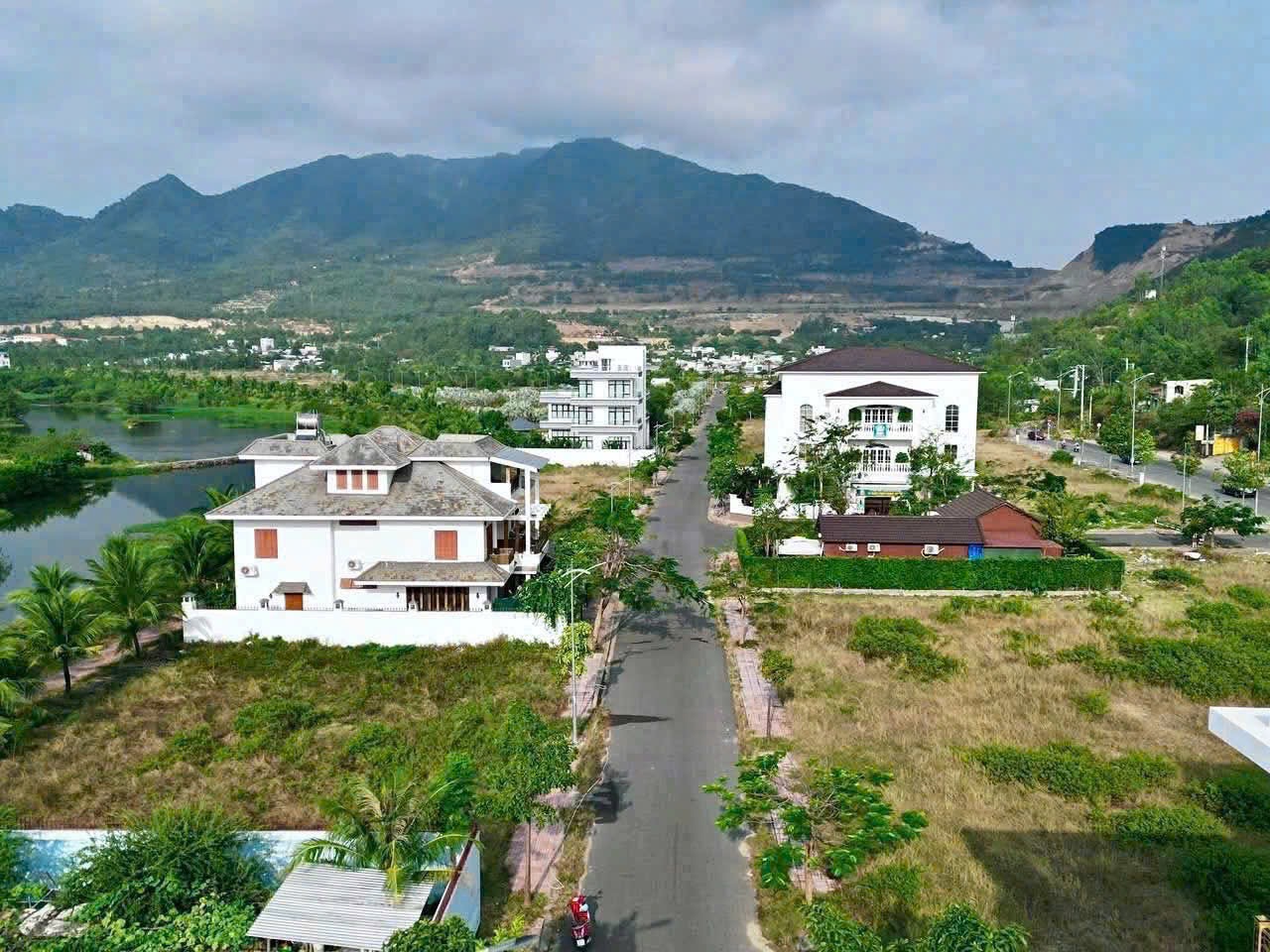 Bán lô Biệt thự 151m2, Dự Án Ven Sông Tắc Nha Trang