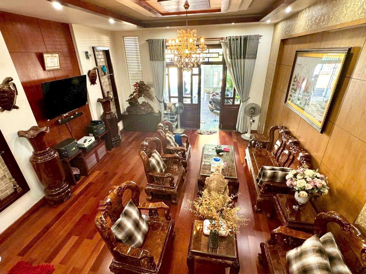 Bán nhà đẹp mặt tiền đường Lê Đại Hành, Nha Trang