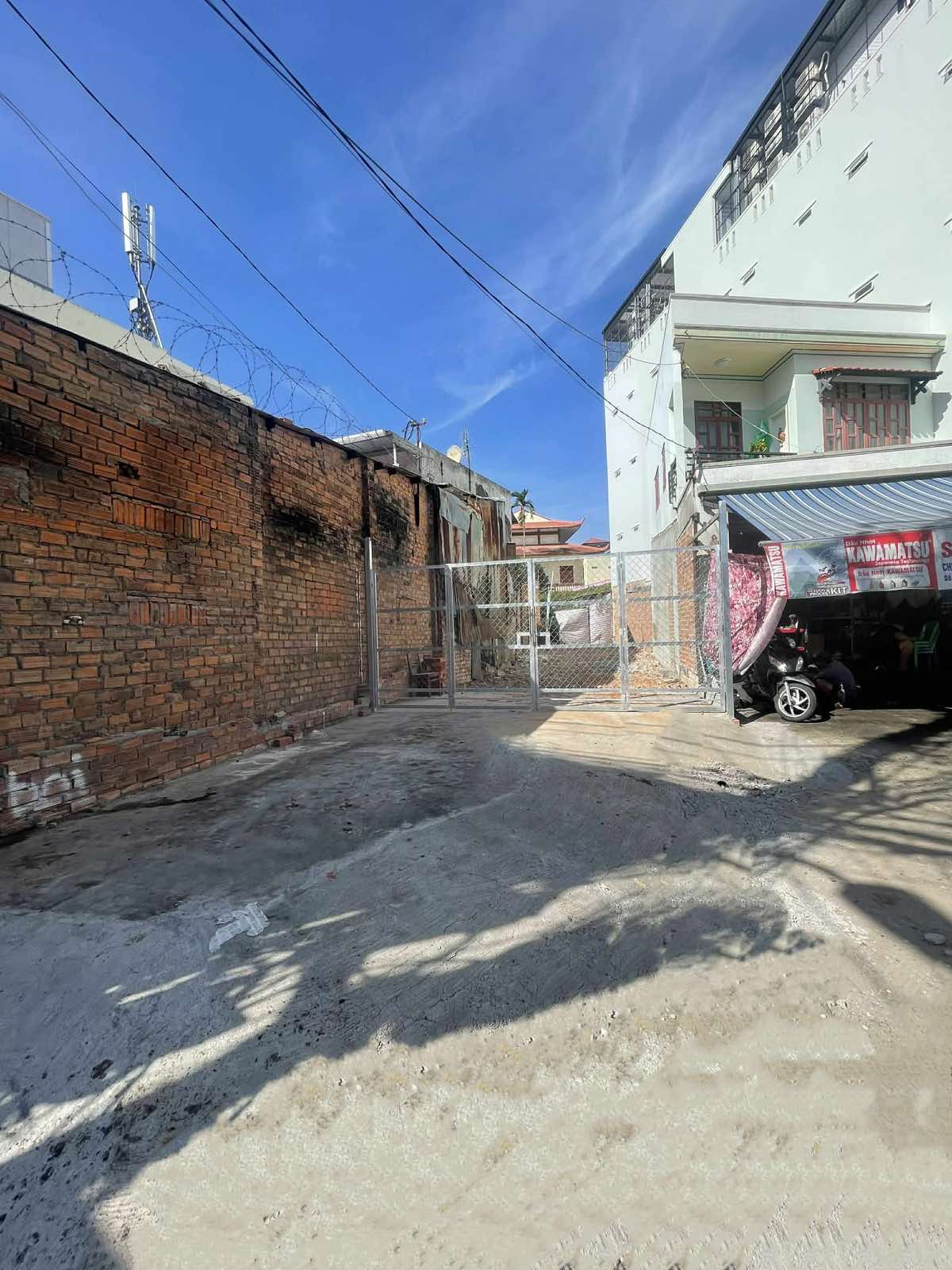 Bán đất mặt tiền đường 2/4 & Ngô Đến, Nha Trang