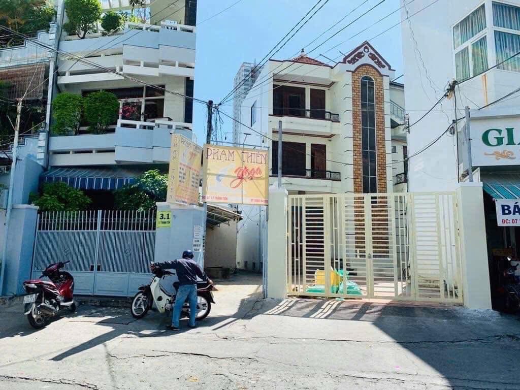 Bán nhà Mặt tiền đường Lý Thánh Tôn, Nha Trang, ngay vòng xoay ngã 6