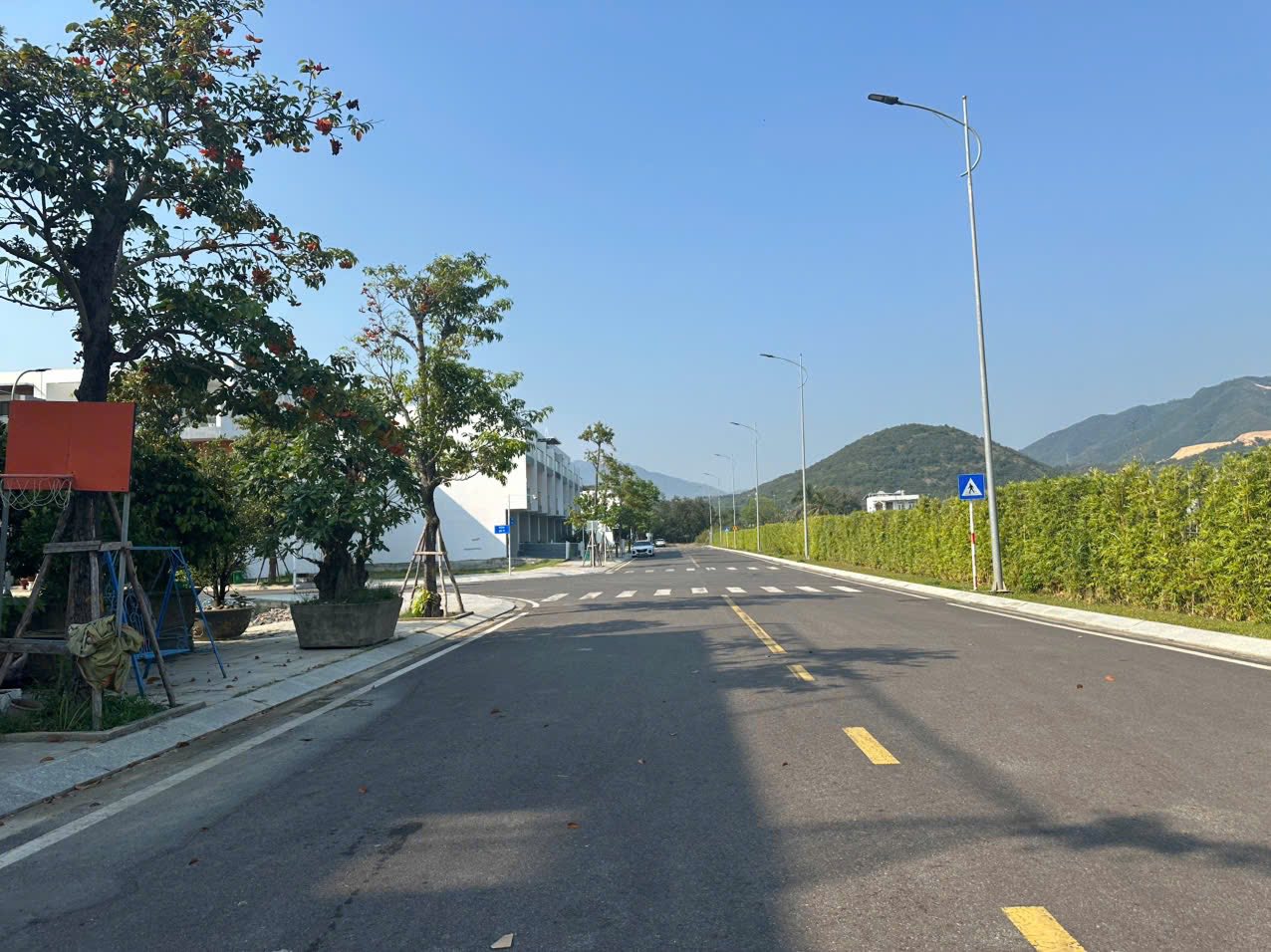 Bán nhà thô Gói 8 KĐT Mỹ Gia, giai đoạn 1, đường thông 18m