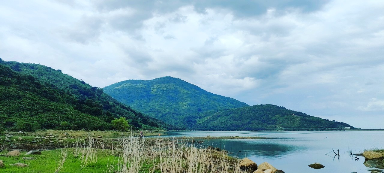 Hơn 2ha mặt hồ Hoa Sơn có suối đá dài 300m Bắc Vân Phong 