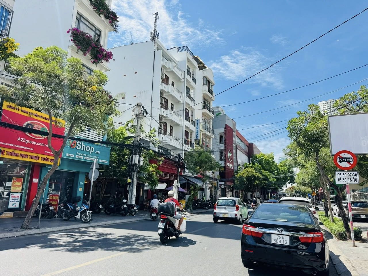 Bán căn nhà mặt tiền đường Hai Bà Trưng gần trường ischool