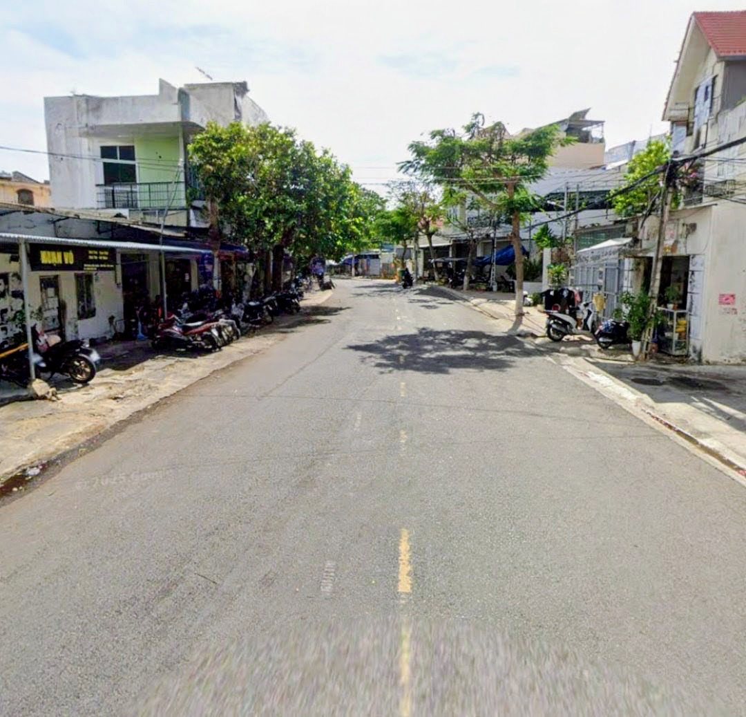 Bán đất 2 mặt tiền đường Dương Hiến Quyền, Nha Trang, cách Biển 200m