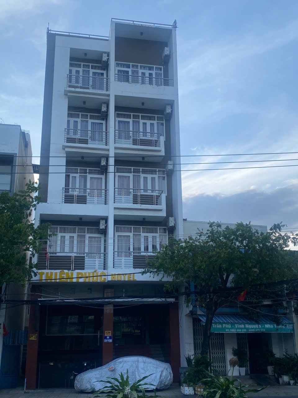 Bán khách sạn số 120 mặt tiền đường Trần Phú- Nha Trang.