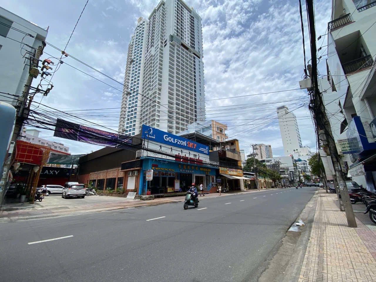 Bán nhà mặt tiền đường Nguyễn Thiện Thuật