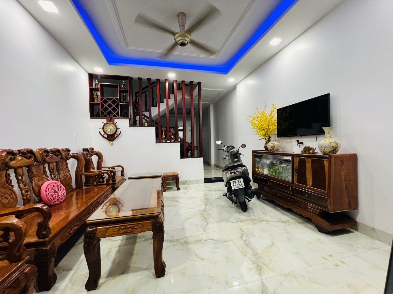 Bán nhà 3 tầng KĐT An Bình Tân, Nha Trang, có Sổ đỏ giá 8 tỷ 100tr