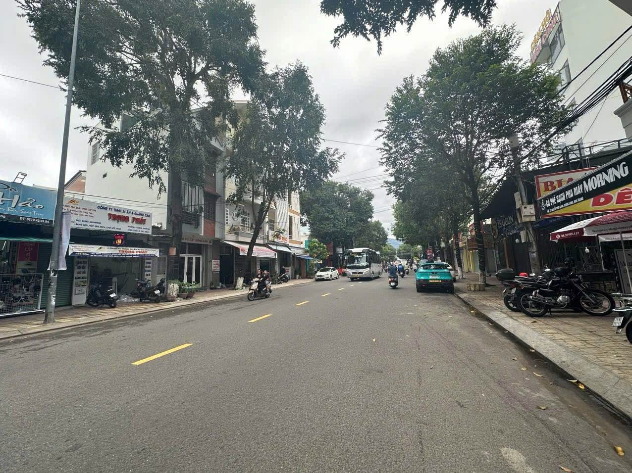 Bán lô đất mặt tiền Nguyễn Đức Cảnh, Phước Long, Nha Trang Ngang 9,7m