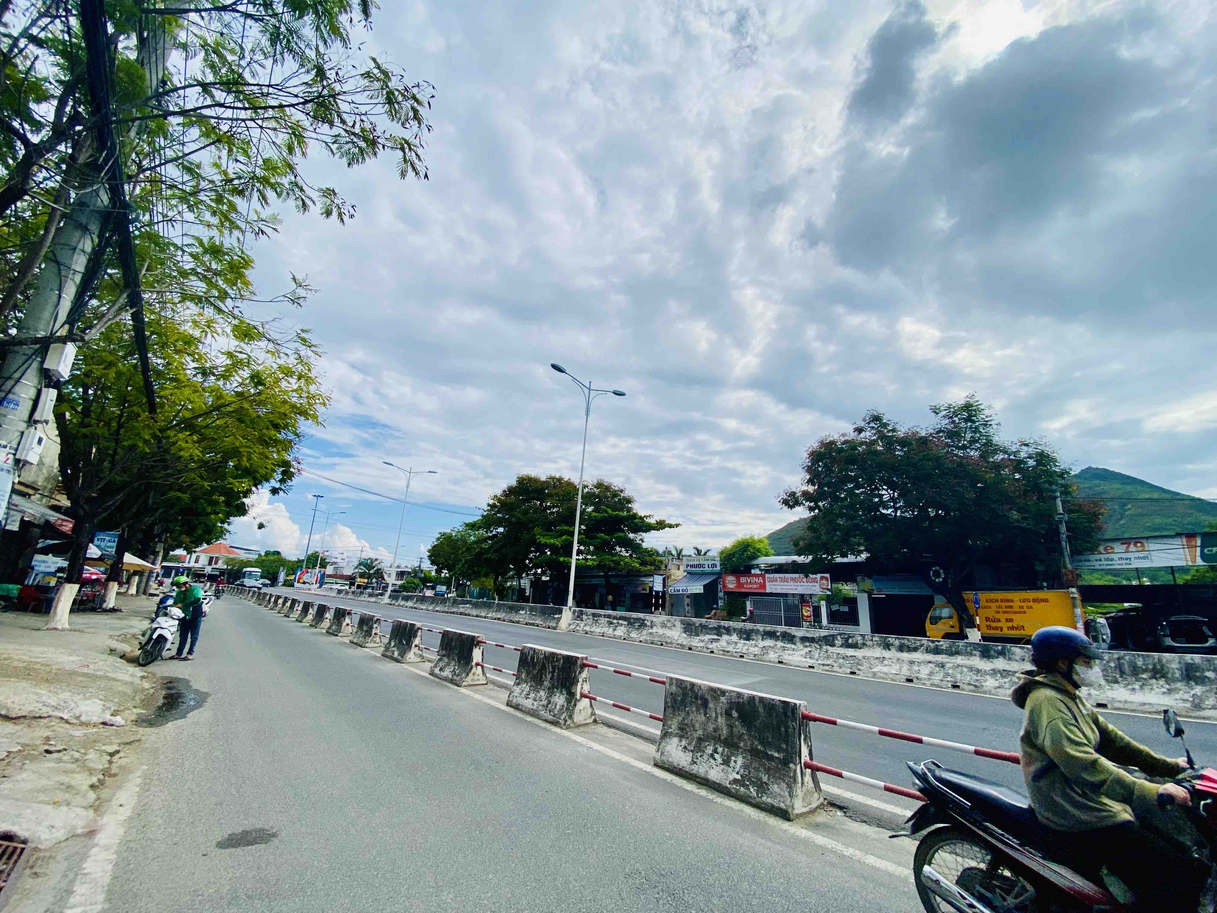 Bán lô đất vuông vức mặt tiền đại lộ Nguyễn Tất Thành, xã Phước Đồng, Nha Trang