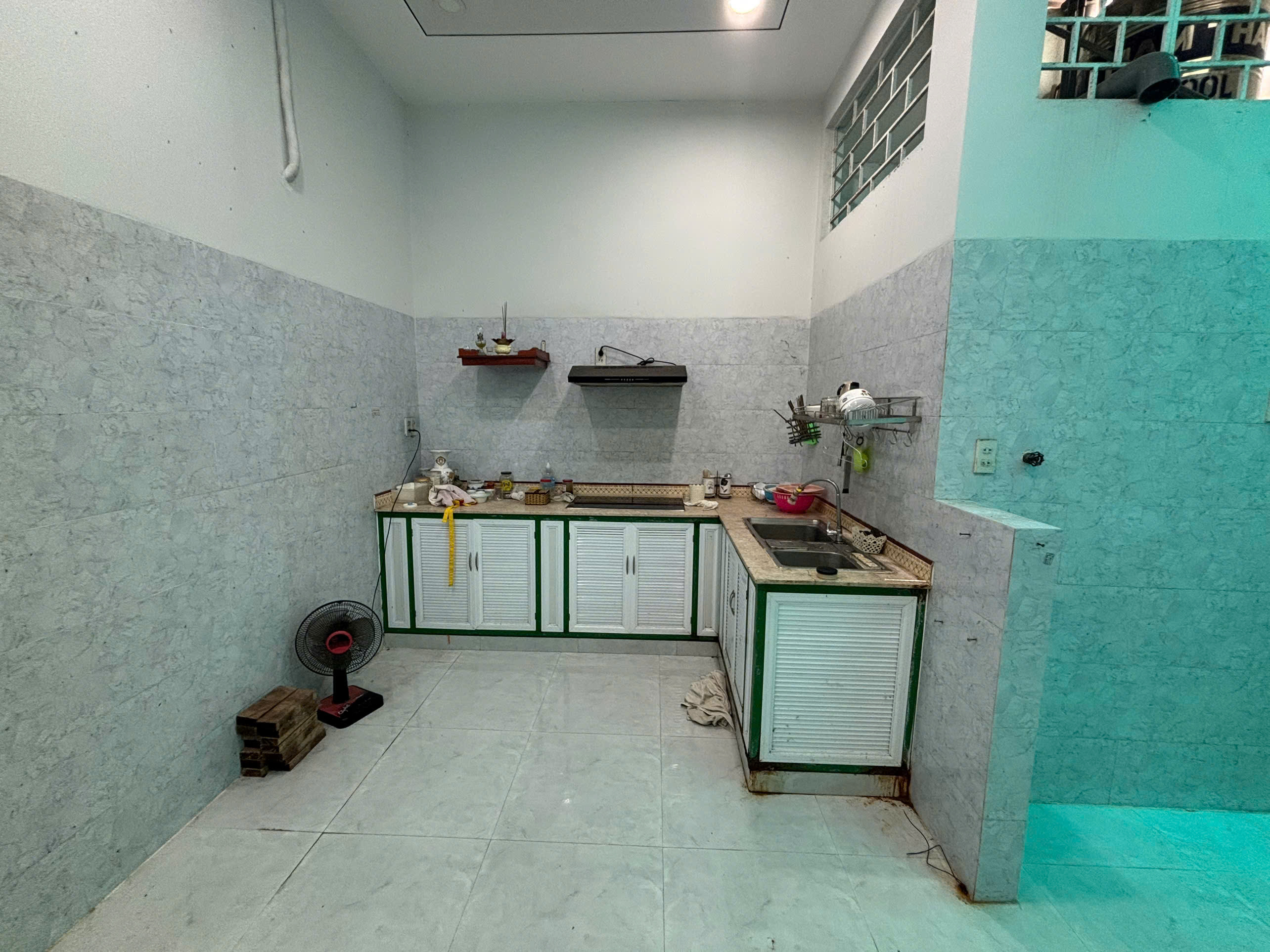 Nhà cấp 4 mặt tiền đường Lương Ngọc Quyến, khu AT (sát trường Mầm Non Thực Hành). DT 64.3m2. Giá 6.430ty