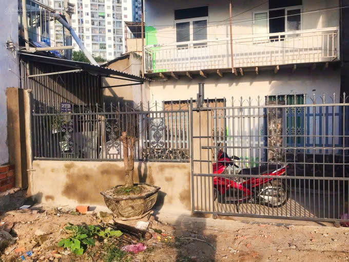 Hẻm Võ Thị Sáu, sát chung cư PH, tầm 100m * ra biển Trần Phú: 1,2km. Dt 267m2. Giá 25tr/m2