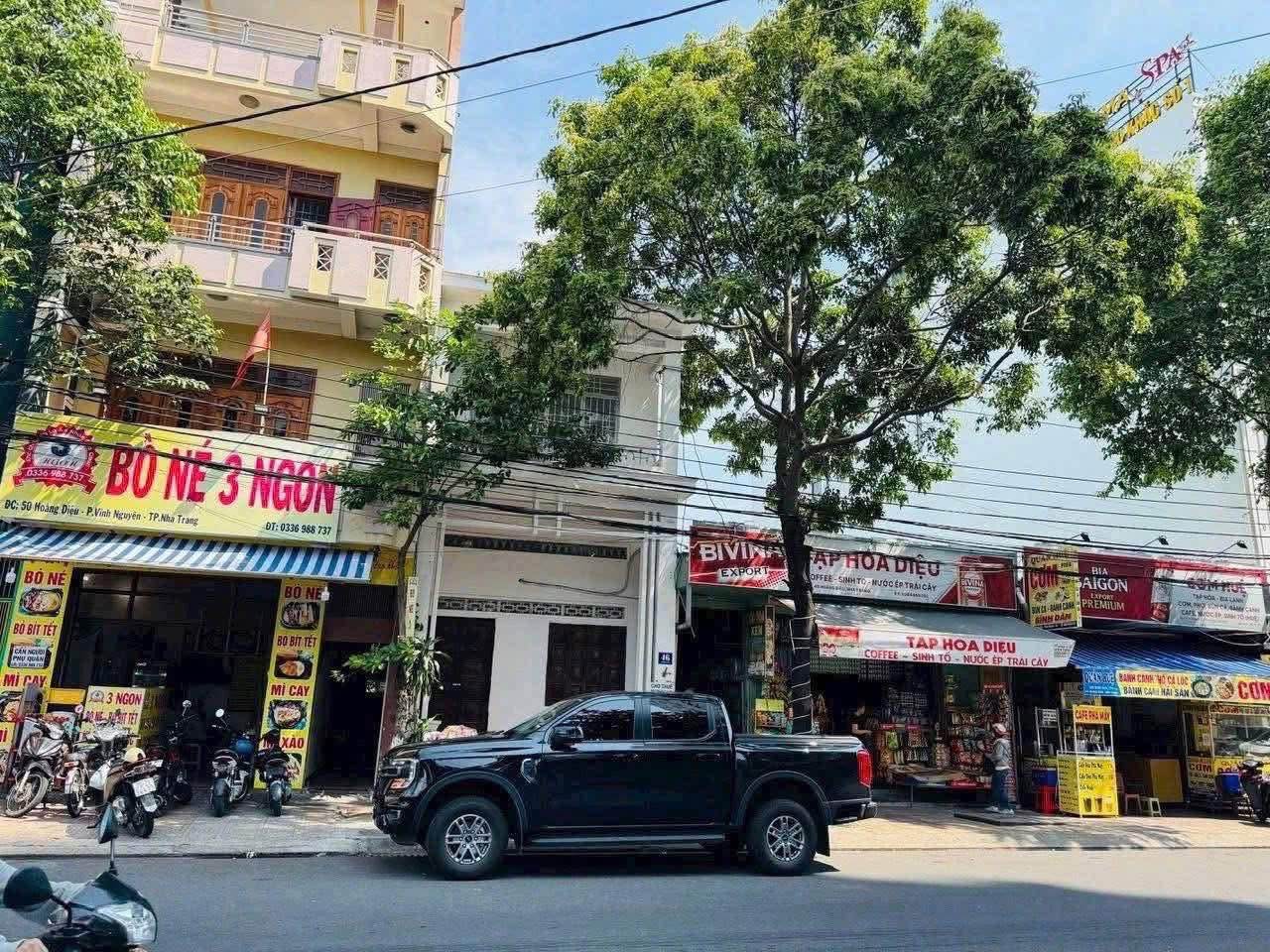 Bán nhà mặt tiền đường Hoàng Diệu, Nha Trang, cách Biển 300m