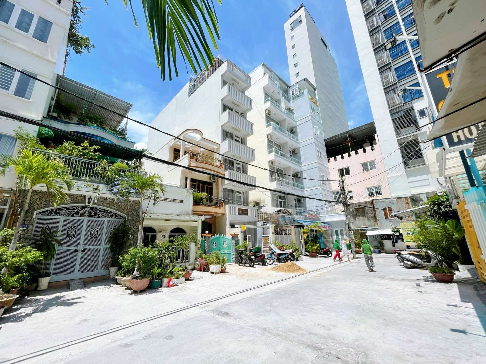 Bán nhà 3 tầng hẻm Hùng Vương, Nha Trang, khu Quân Trấn đường 10m