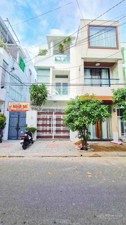 Nhà 3 tầng Mê Linh _ đối diện Ubnd Phường, Cách biển Trần Phú 600m. Giá: 15 tỷ