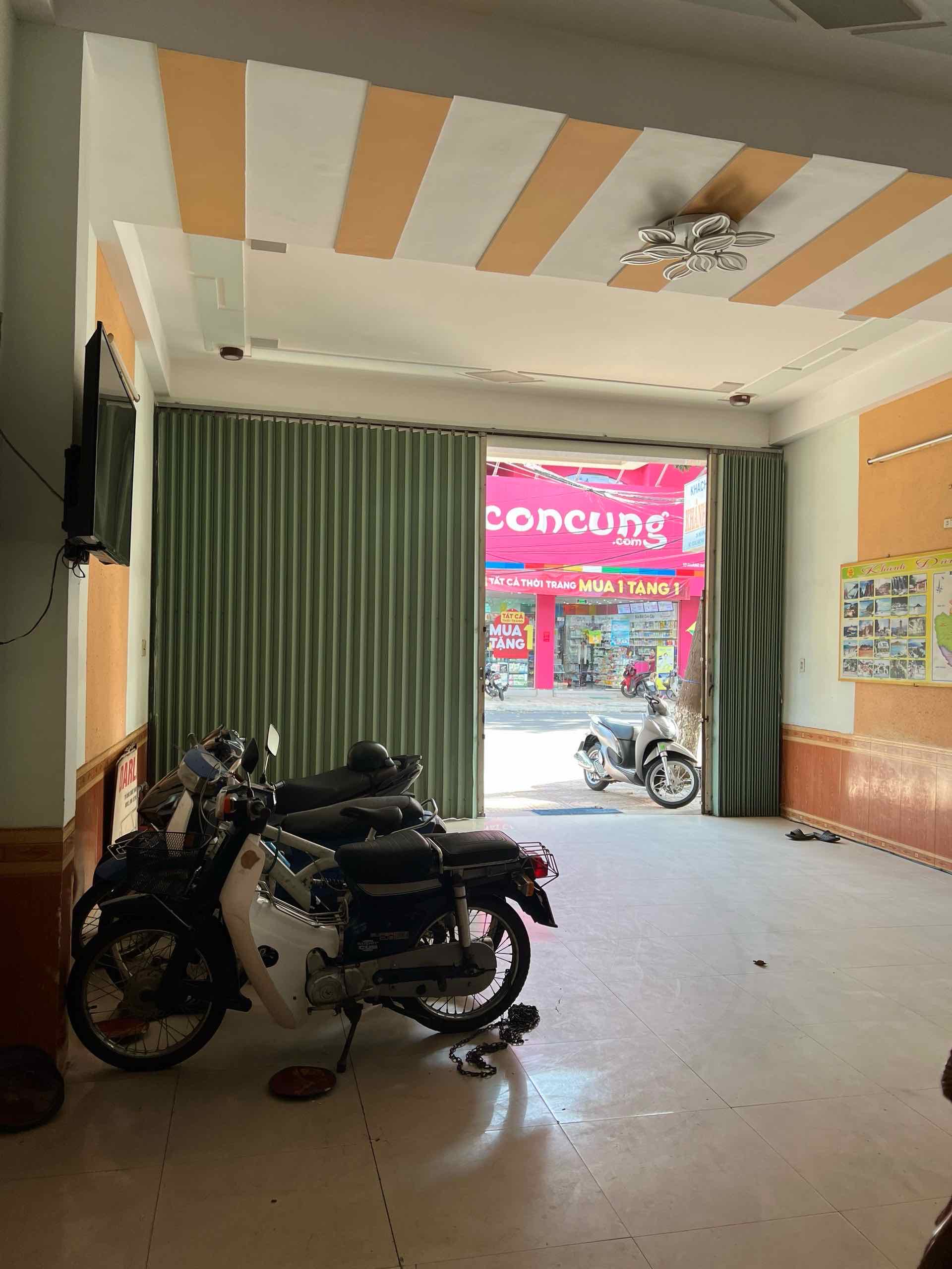 Bán khách sạn đang Kinh doanh gần biển - mặt tiền đường Hoàng Diệu 