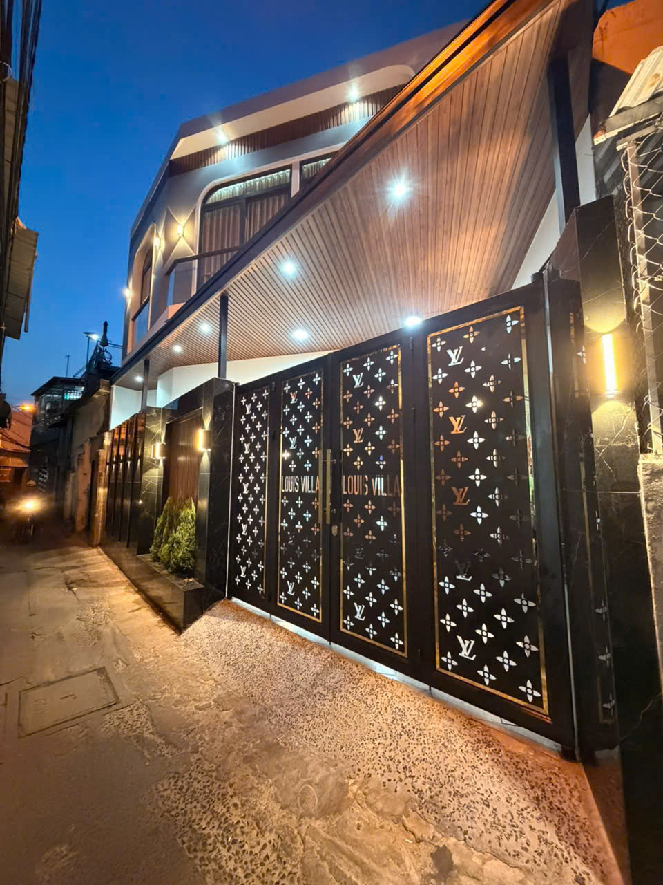 SIÊU PHẨM SIÊU ĐẸP VILLA MINI ĐẾN TỪ NAM NHA TRANG GẦN BIỂN GIÁ SỞ HỮU BÁN NHANH CHỈ 4 TỶ 280