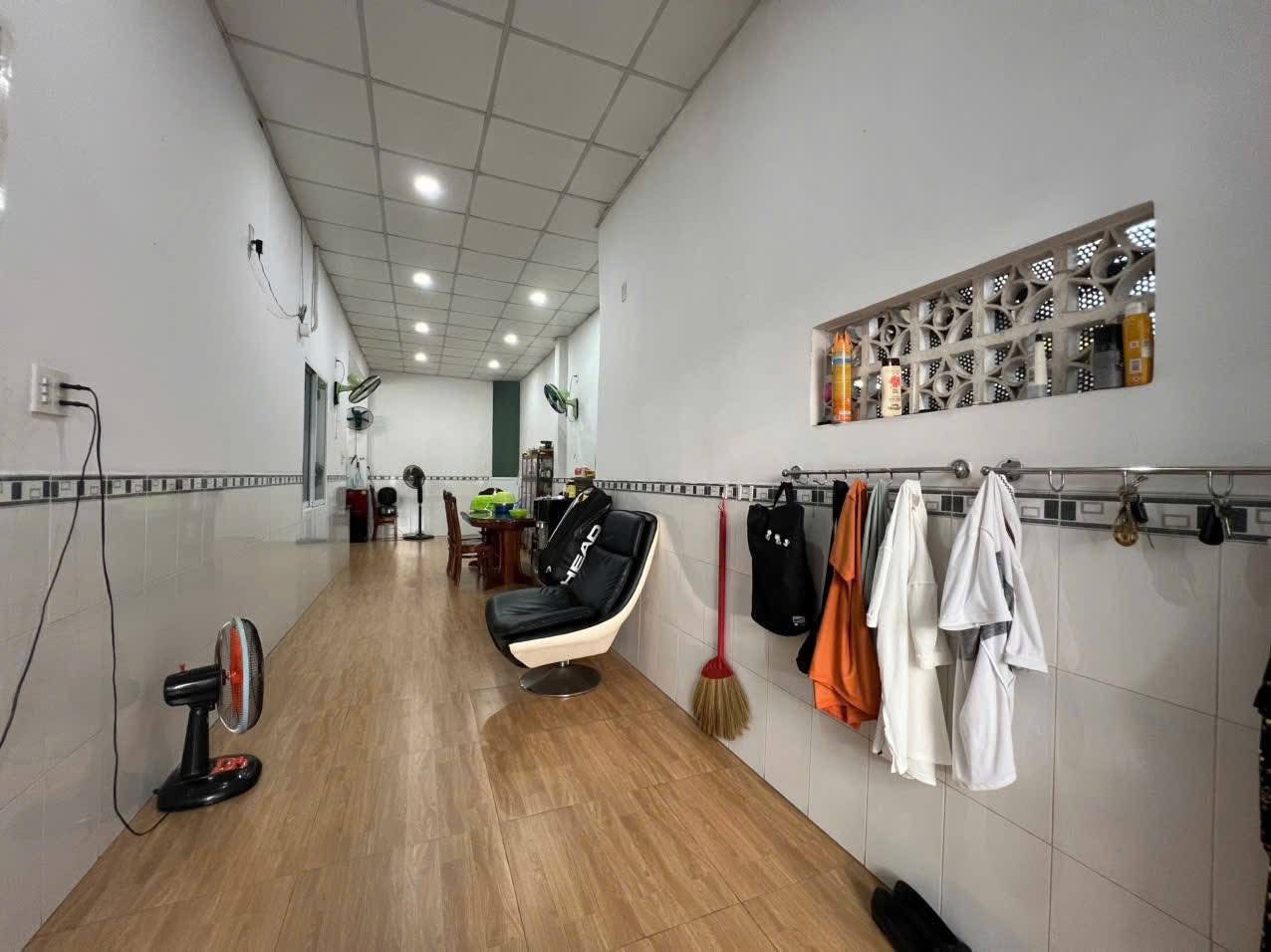 Bán nhà phố trung tâm, mặt tiền đường Âu Cơ, Nha Trang (mặt tiền gần 11m)