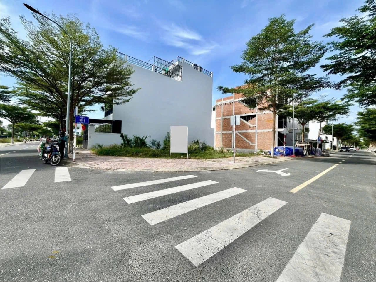 BÁN LÔ GÓC KĐT MIPECO – 2 MẶT TIỀN, ĐỐI DIỆN CHUNG CƯ 27 TẦNG