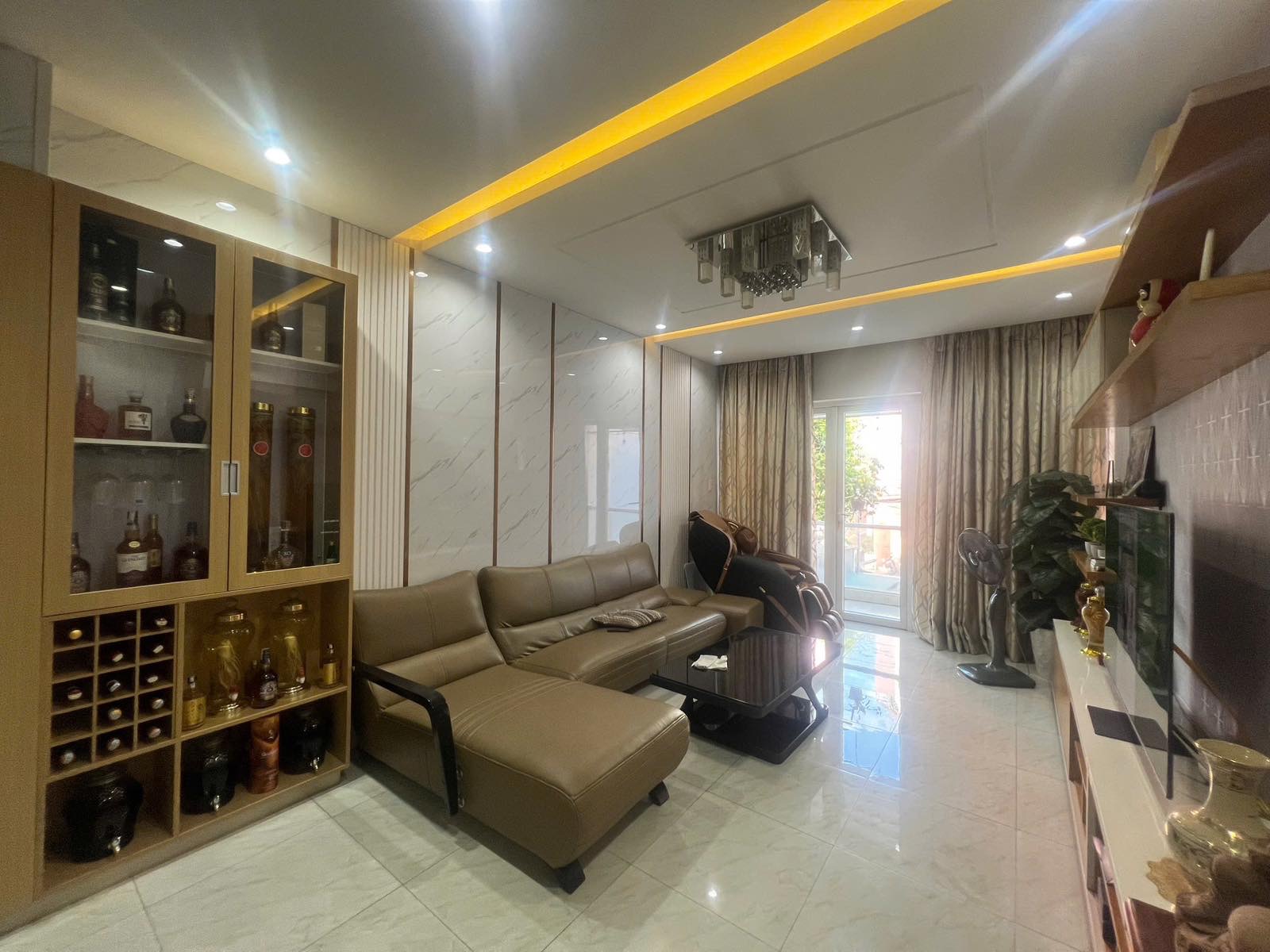 Bán nhà 4 tầng mặt tiền đường Vân Đồn, Nha Trang