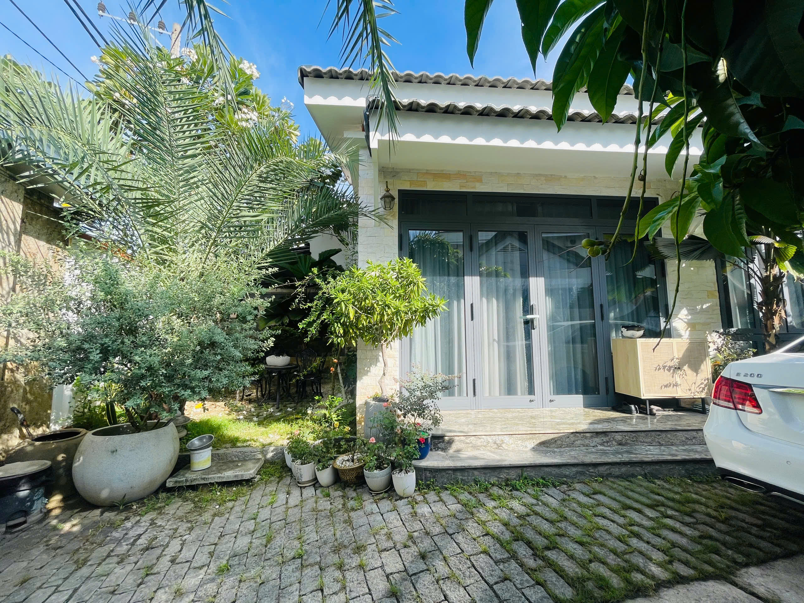 Biệt thự đẹp phường Tây Nha Trang cách biển chỉ 5km. DT 226m2. Giá 12 Tỷ