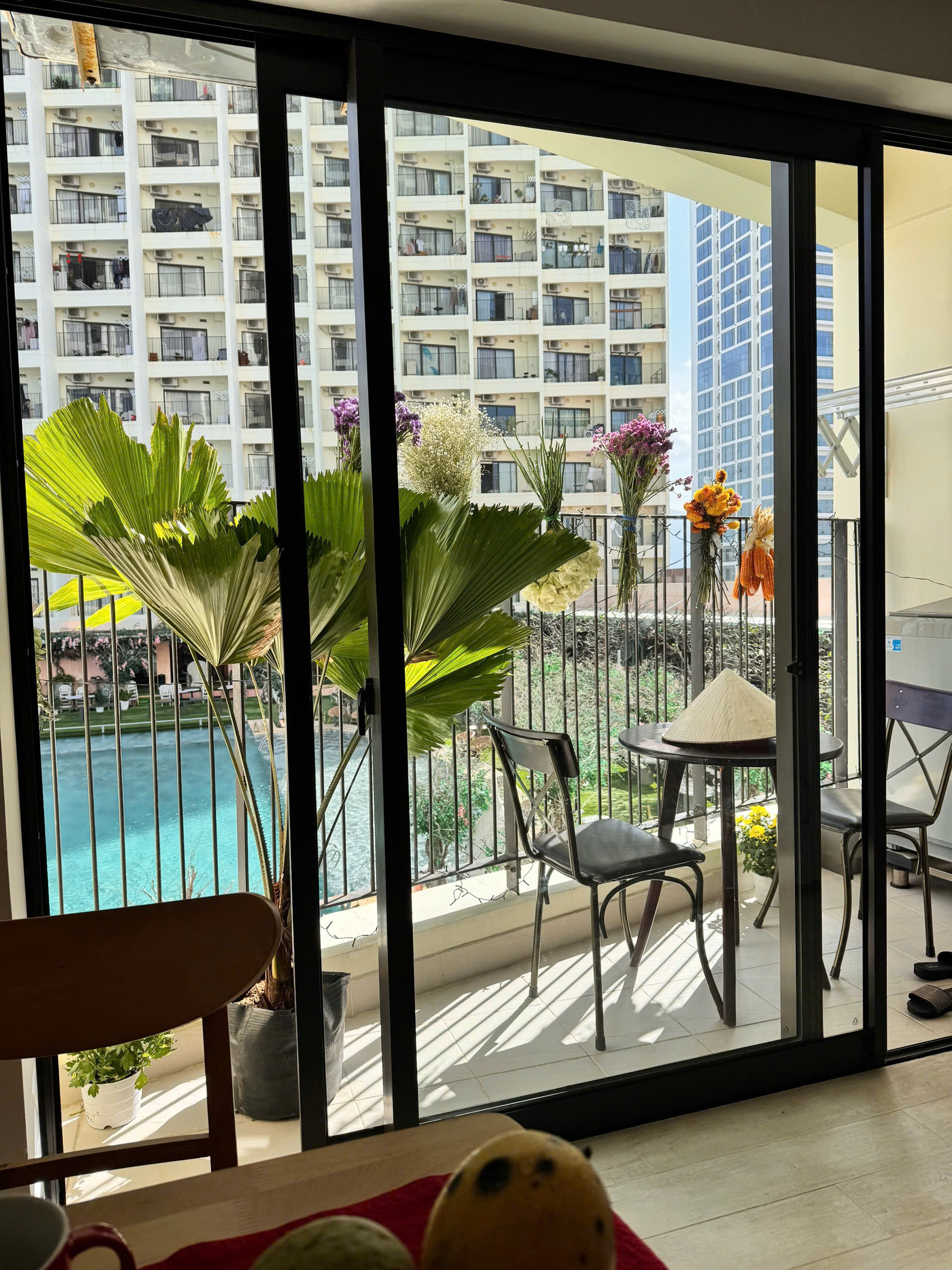 SỔ HỒNG RIÊNG LÂU DÀI cho : Căn hộ tòa cao cấp Gold Coast Nha Trang - view biển + hồ bơi. DT 49.6m2. Giá 5.4ty