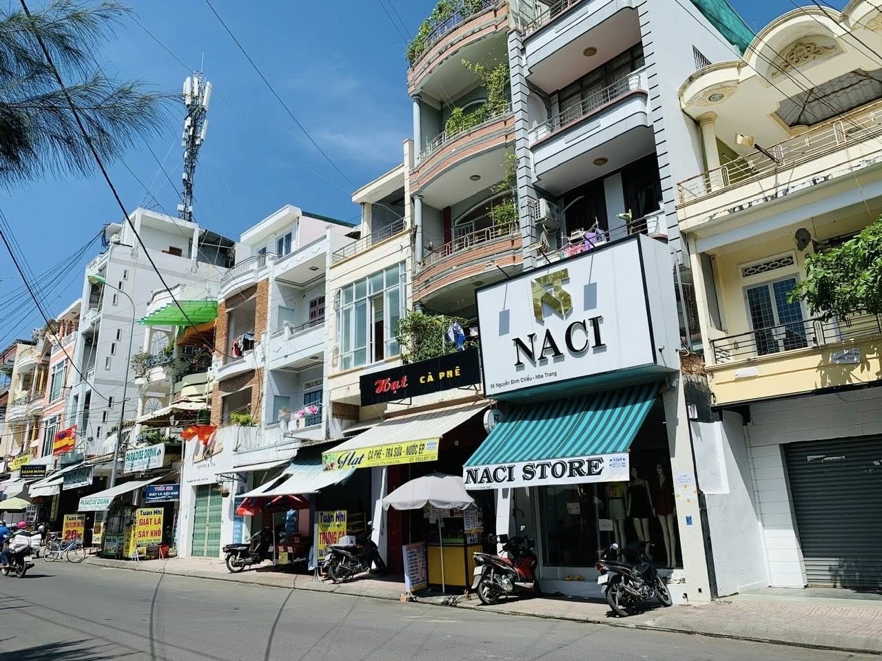 Bán nhà gần biển, bãi tắm Hòn Chồng mặt tiền đường Nguyễn Đình Chiểu