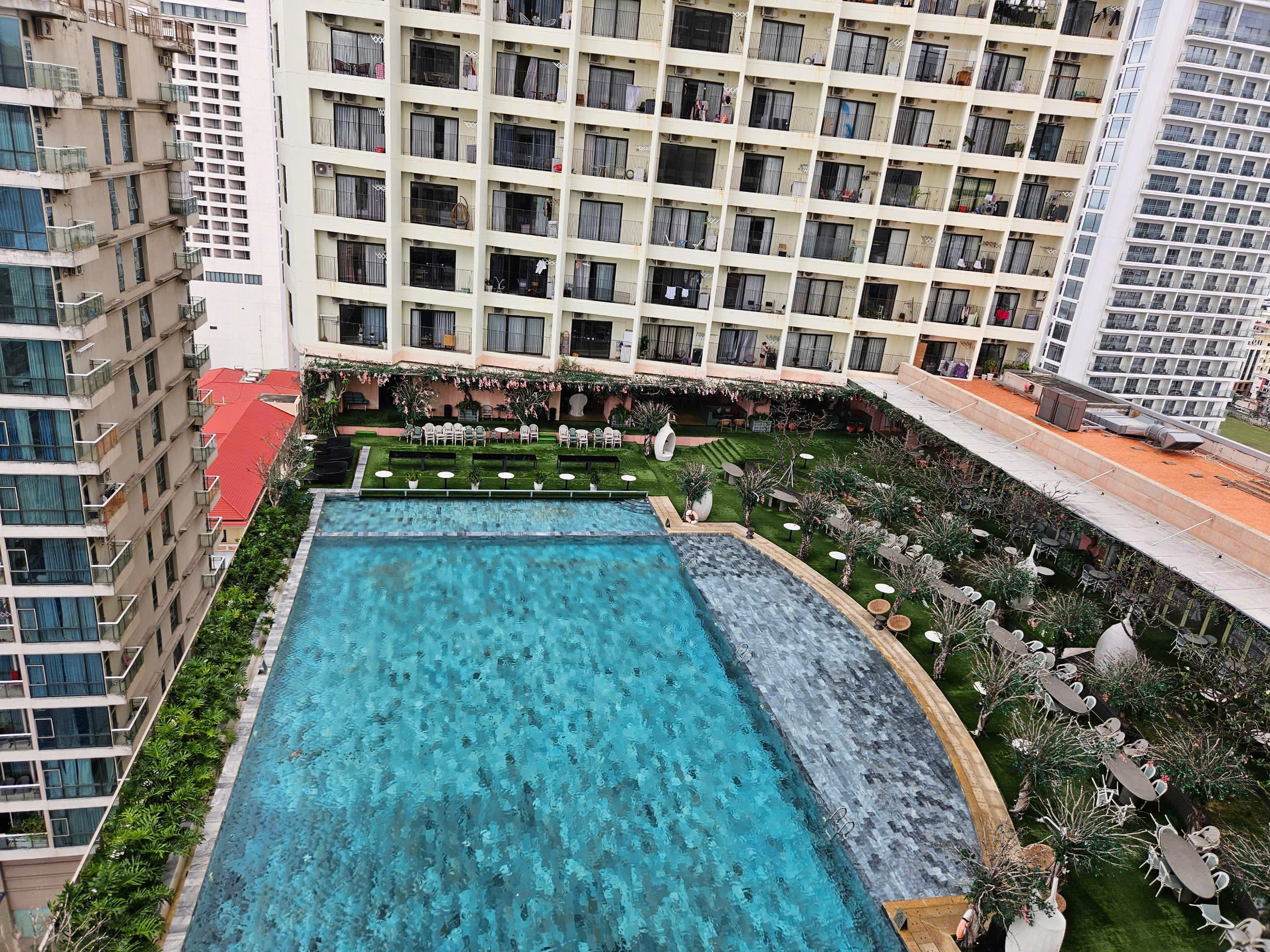 Sổ hồng riêng lâu dài cho: Căn hộ tòa cao cấp Gold Coast Nha Trang - view biển + hồ bơi. DT 49.6m2. Giá 5.3ty