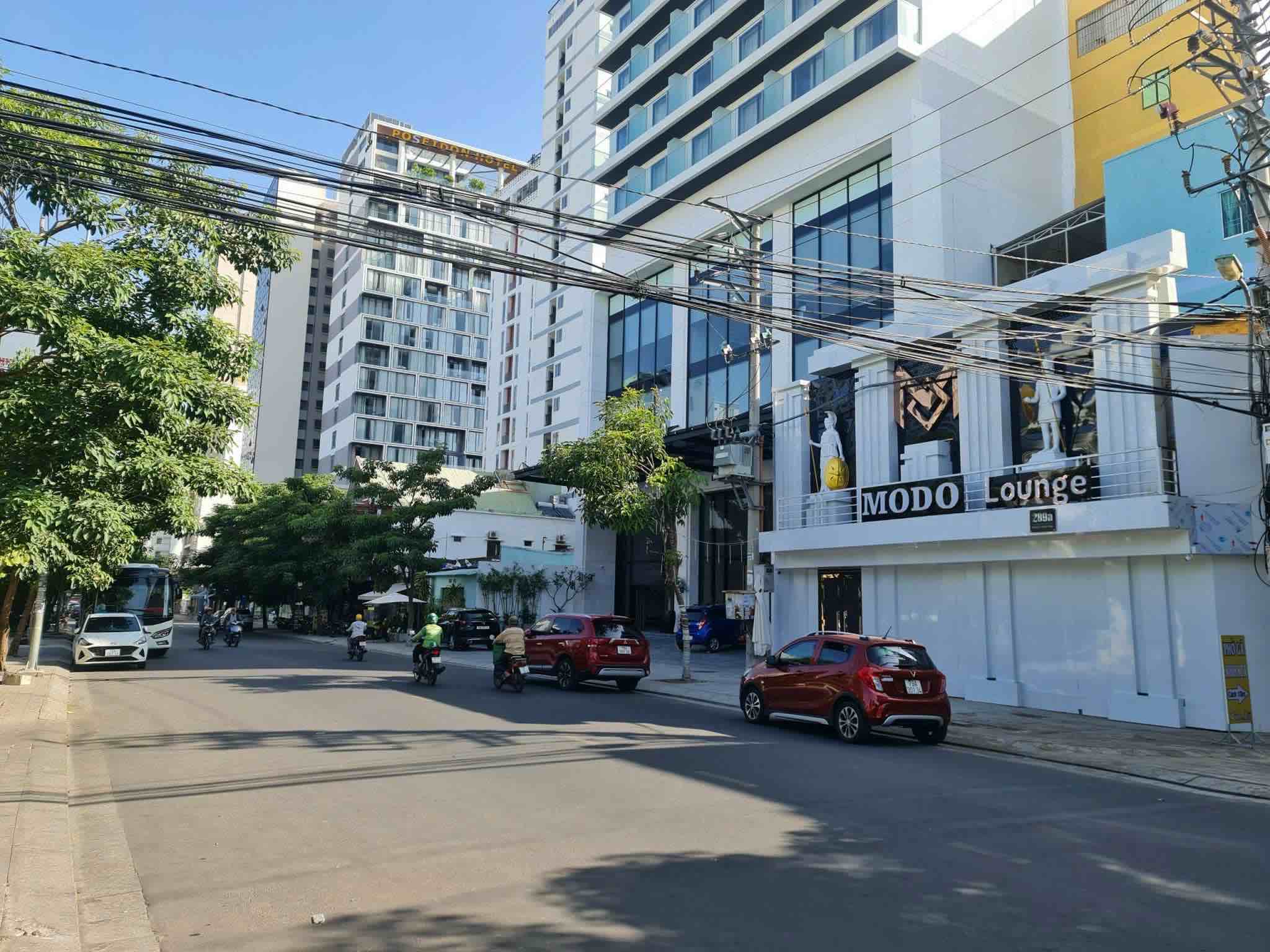 Bán đất mặt tiền Nguyễn Thiện Thuật, Lộc Thọ, Nha Trang. Tặng nhà 4 tầng.