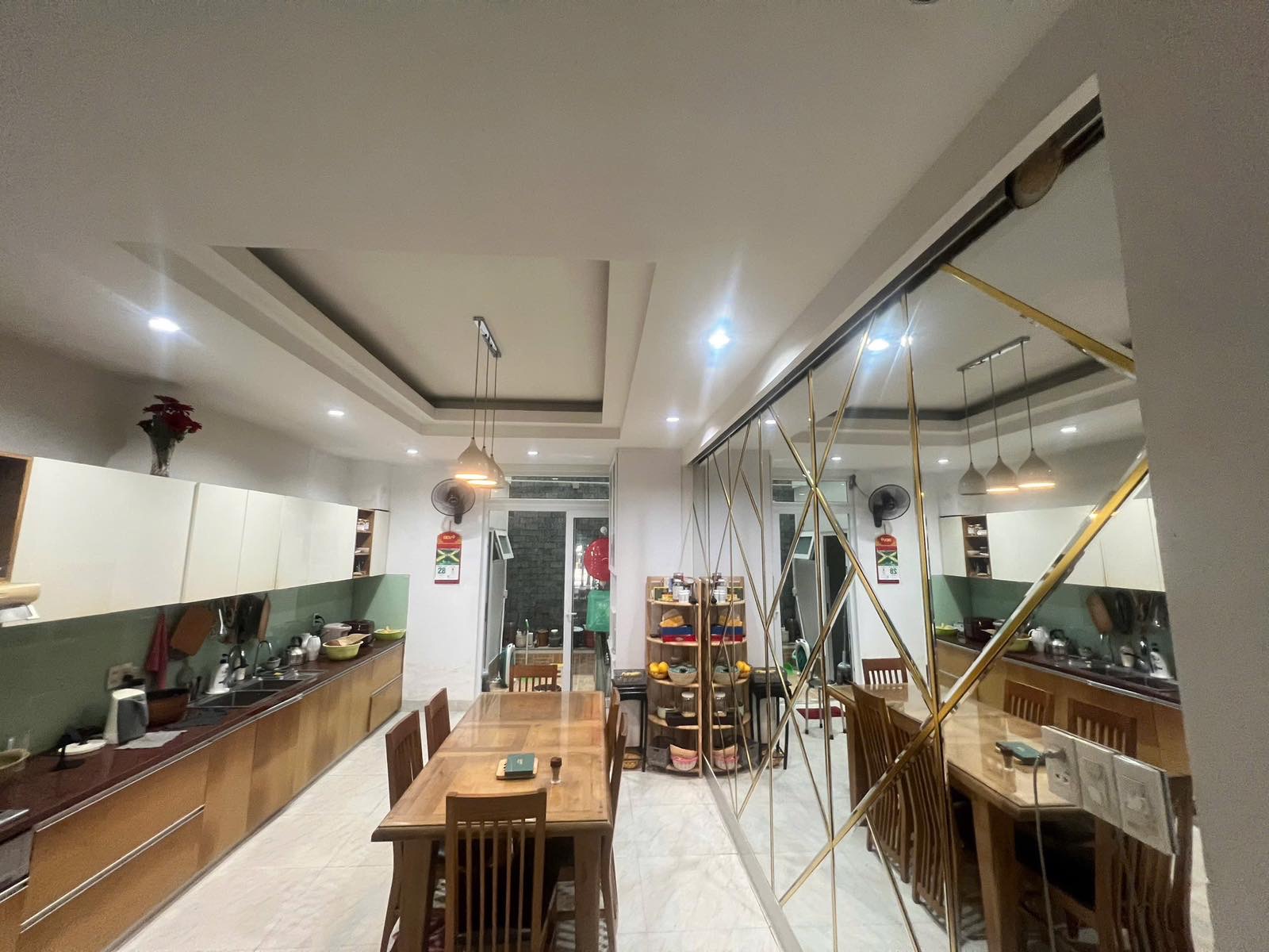 Bán nhà 4 tầng mặt tiền đường Vân Đồn, Nha Trang