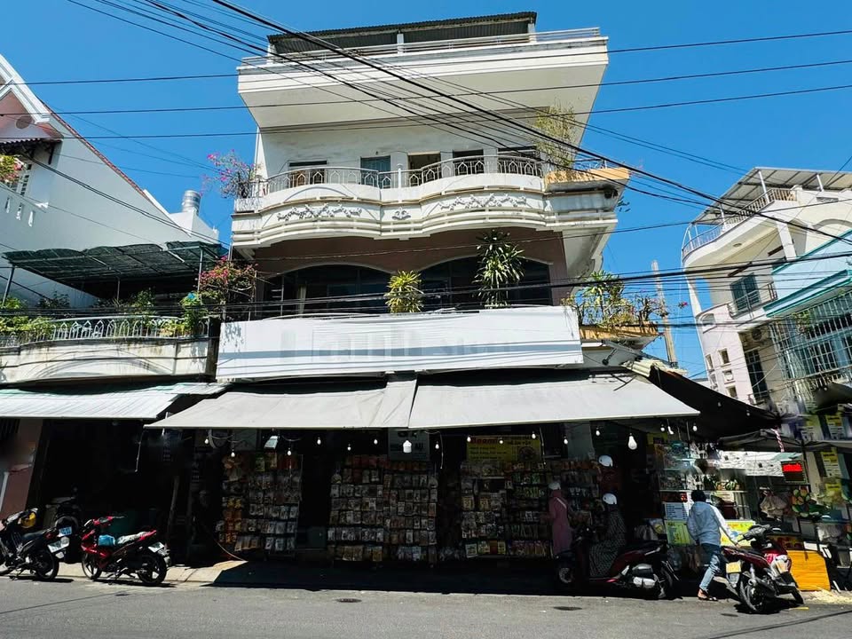 Bán nhà 2 mặt tiền Nguyễn Đình Chiểu ngay dốc Đại Học Nha Trang
