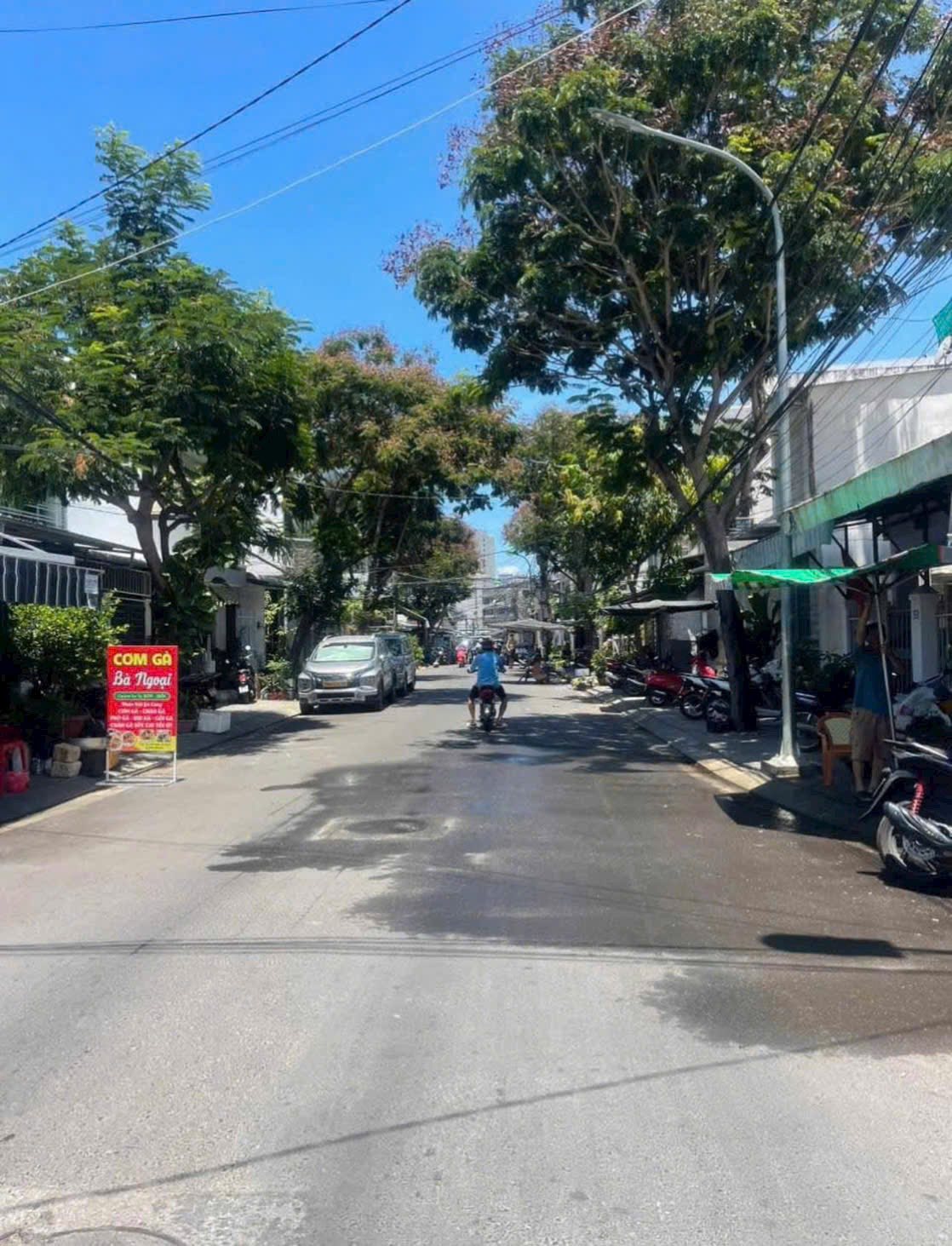 Bán nhà mặt tiền đường Châu Văn Liêm - Phước Long, Nha Trang ngang 17m