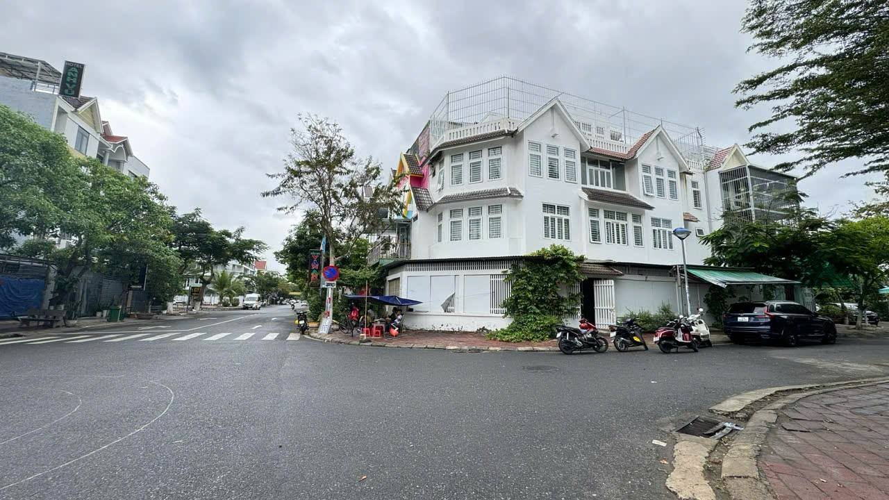 Bán nhà 3 tầng căn Góc đường Thích Quảng Đức, Phước Long, Nha Trang