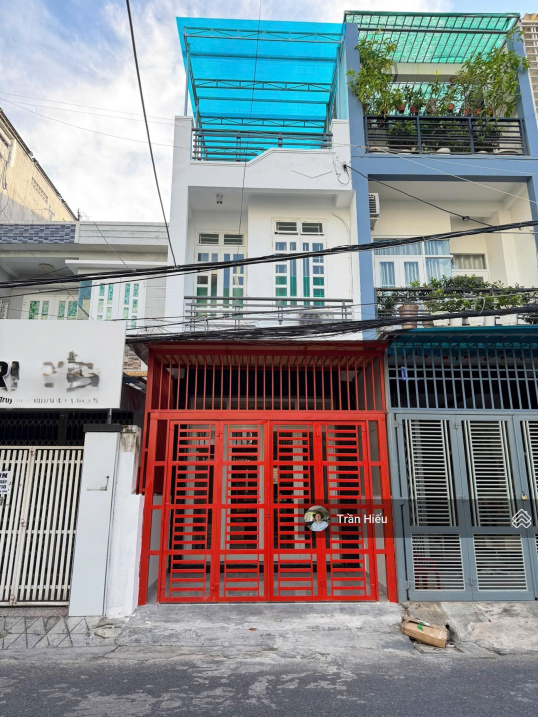 Bán nhà phố 3 tầng - 2 mặt tiền trước sau đường Mê Linh ngay TTTP Nha Trang, cách biển đi bộ chỉ 500m