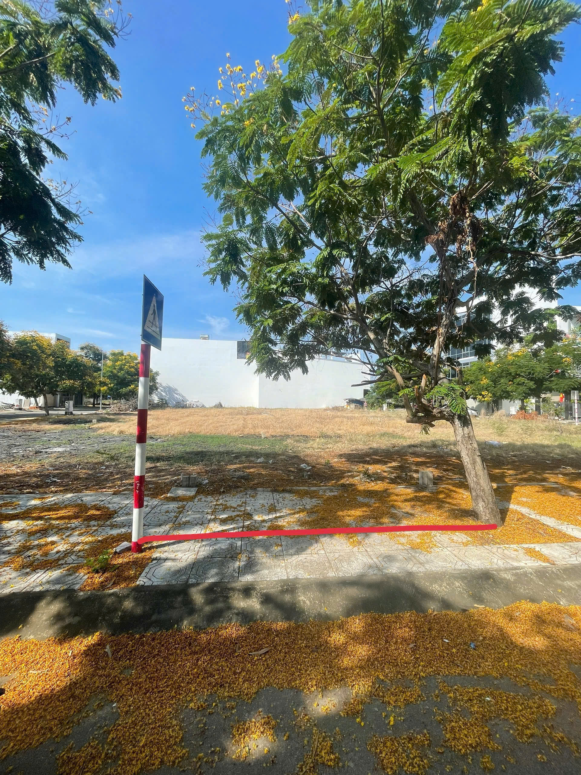Đất tái định cư Hà Quang 2 , mặt đường số 6 _ sát vòng xoay Ngọc Hội. Dt 65.1m2. Giá 5.8ty