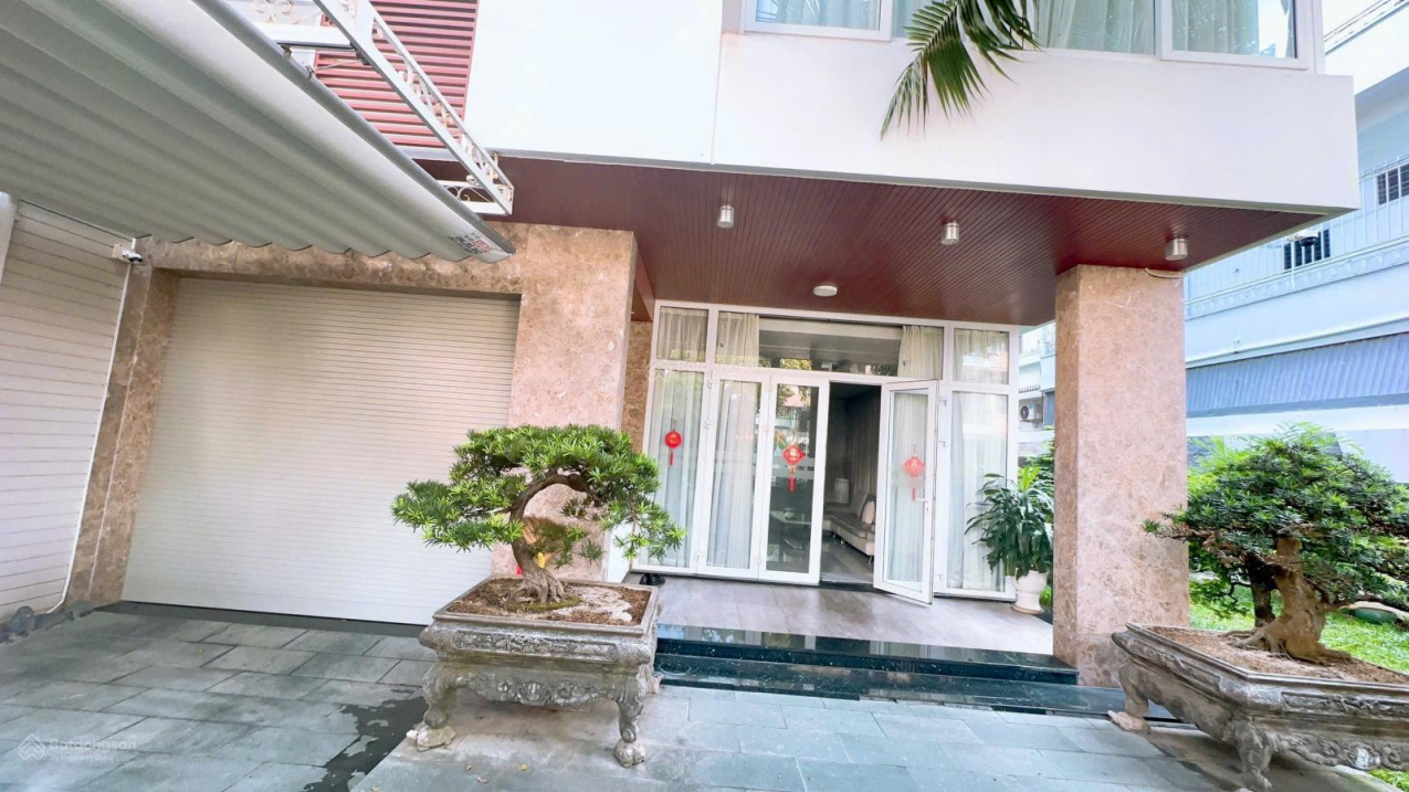 Bán Biệt thự mặt đường Trịnh Phong, Nha Trang, 348m2