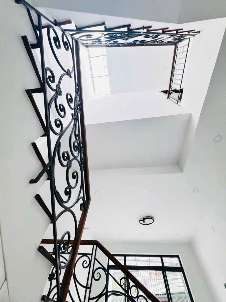 [ Nhà 2 tầng siêu Mới _ hẻm Dã Tượng ] ra biển Trần Phú 450m. Dt 78m2. Giá 9.6ty