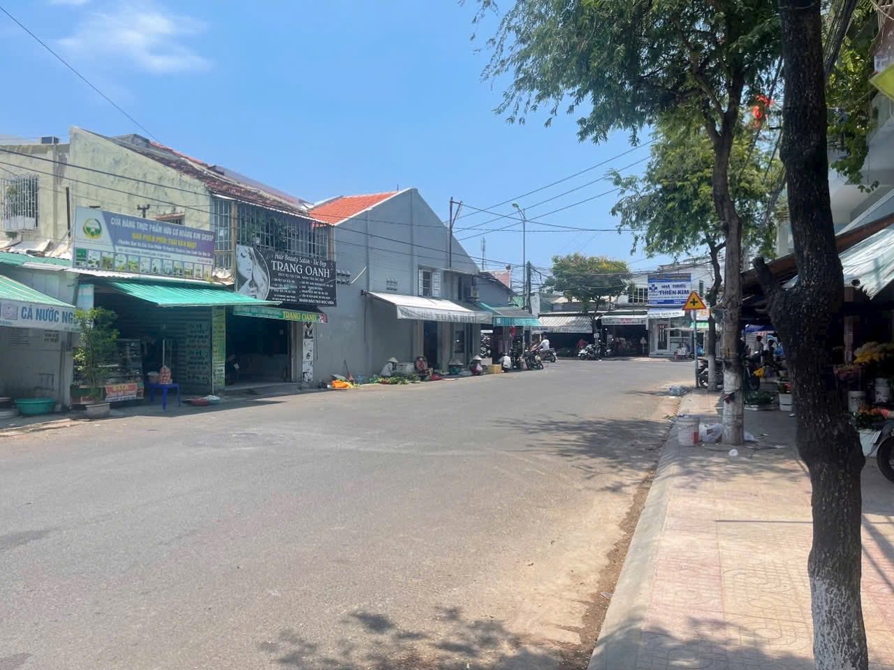 Bán nhà 2 tầng mặt tiền Lý Nam Đế rộng 30m - Gần Biển Nha Trang