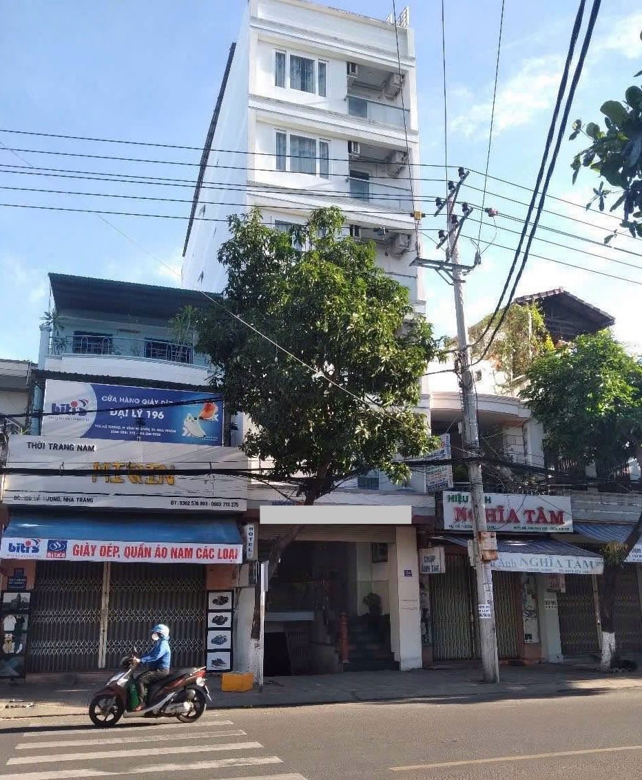 Bán khách sạn gần biển mặt tiền đường Dã tượng, Nha trang