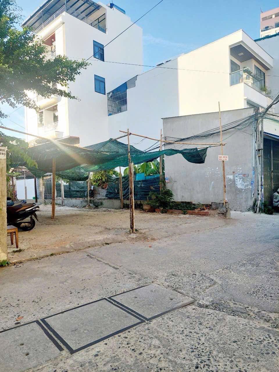 Bán lô góc đất Biệt thự mặt tiền đường Sao Biển, Nha Trang cách biển 200m